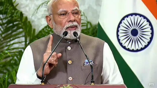 PM Modi Unveils ₹2,200 Cr Projects, PM-KISAN Funds in Varanasi